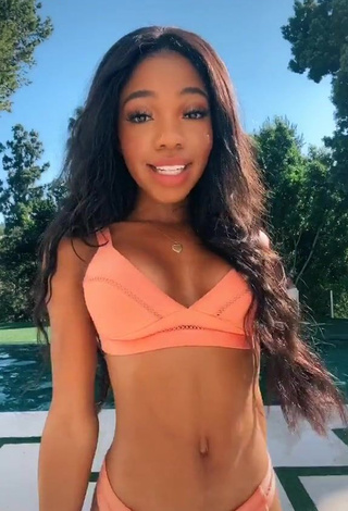 1. Irresistible Teala Dunn Shows Butt at the Swimming Pool