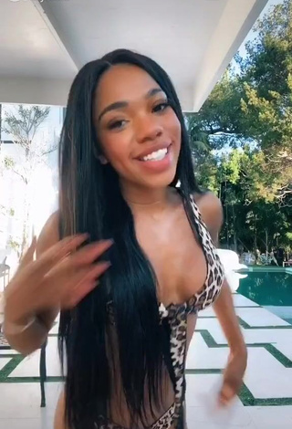 1. Teala Dunn Shows her Sexy Butt