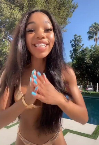 Alluring Teala Dunn Shows Cleavage in Erotic Golden Bikini at the Swimming Pool