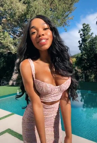 1. Sweetie Teala Dunn Shows Cleavage in Leopard Crop Top at the Pool