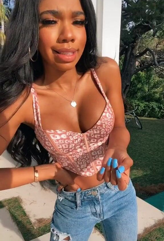 3. Erotic Teala Dunn Shows Cleavage in Leopard Crop Top