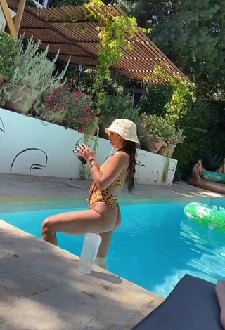 1. Erotic Vanessa Hudgens Shows Butt at the Pool