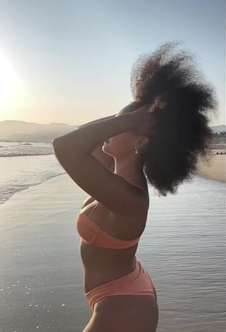 1. Cute Veondre Mitchell Shows Cleavage in Peach Bikini at the Beach