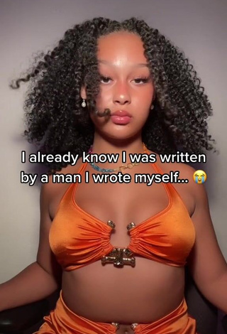 1. Hot Veondre Mitchell Shows Cleavage in Orange Crop Top