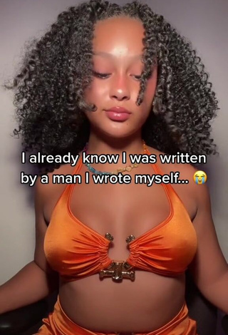 3. Hot Veondre Mitchell Shows Cleavage in Orange Crop Top