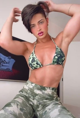 Amazing Yanne in Hot Camouflage Leggings