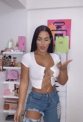 1. Hot Yeimmy Shows Cleavage in White Crop Top