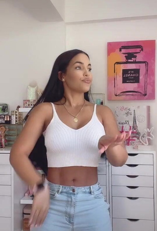 3. Amazing Yeimmy in Hot White Crop Top