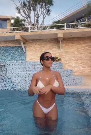 3. Captivating Yeimmy Shows Cleavage in White Bikini at the Pool