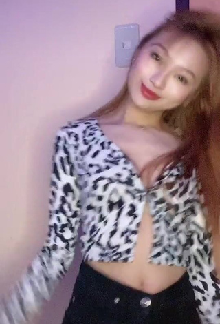 Irresistible Angelic Sakura Shows Cleavage in Crop Top and Bouncing Boobs