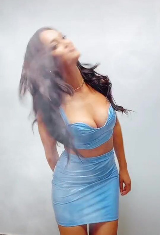 Beautiful Angie Arizaga Shows Cleavage in Sexy Blue Crop Top