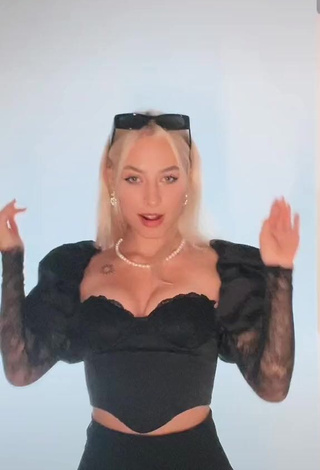 Erotic Anyta Nesk Shows Cleavage in Black Crop Top