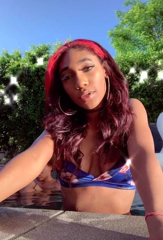 1. Irresistible Bria Alana Shows Cleavage in Floral Bikini Top at the Swimming Pool