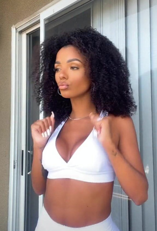 2. Captivating Brunna Gonçalves Shows Cleavage in White Sport Bra