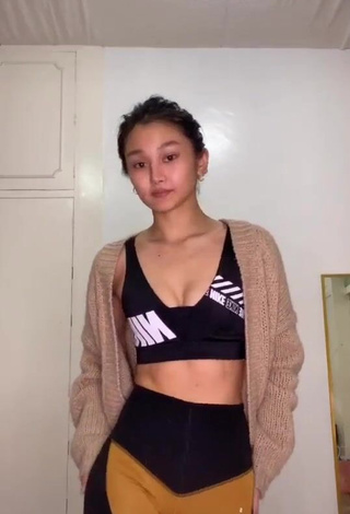 1. Erotic Chienna Filomeno Shows Cleavage in Crop Top