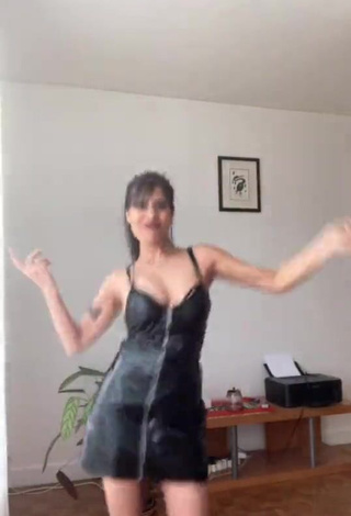 3. Hottie XENA Shows Cleavage in Black Dress and Bouncing Boobs