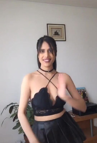 1. Really Cute XENA in Crop Top and Bouncing Tits