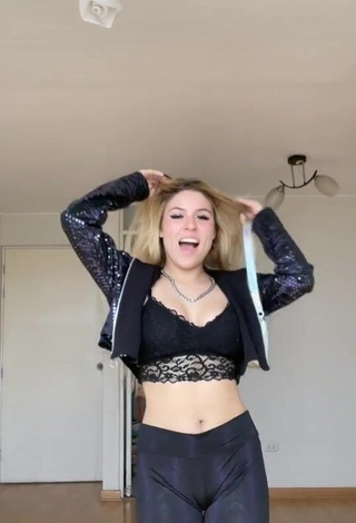 1. Captivating Daela Shows Cleavage in Black Crop Top and Bouncing Breasts