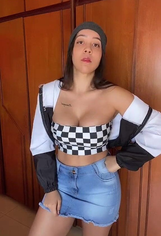 1. Irresistible Dri Santos Shows Cleavage in Checkered Tube Top and Bouncing Tits