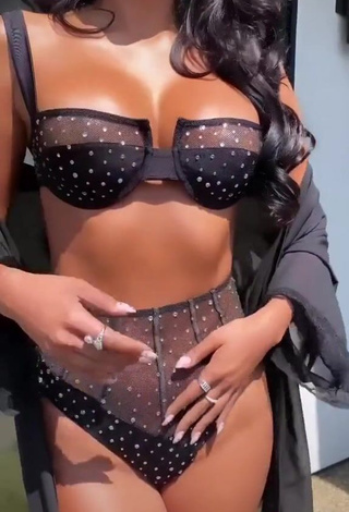 3. Cute FashionNova Shows Cleavage in Lingerie