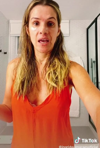 Erotic Ingrid Guimarães Shows Cleavage in Orange Top