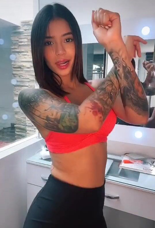 3. Seductive Jenn Muriel Shows Cleavage in Orange Sport Bra and Bouncing Tits