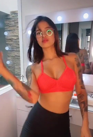 3. Hottie Jenn Muriel Shows Cleavage in Orange Sport Bra