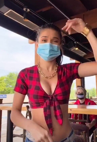 2. Wonderful Karsynfoys Shows Cleavage in Checkered Crop Top and Bouncing Breasts