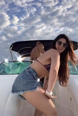 3. Captivating Le Azevedo in Bikini Top on a Boat