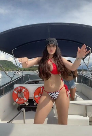 3. Hot Le Azevedo in Bikini on a Boat