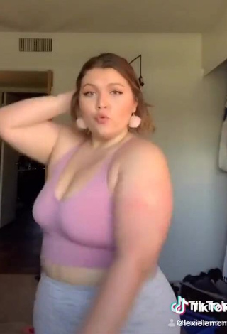 Irresistible Lexie Lemon Shows Cleavage in Pink Crop Top and Bouncing Tits