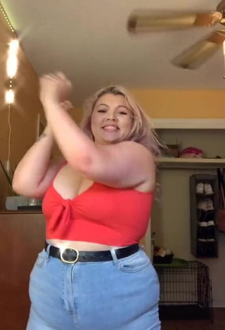 Beautiful Lexie Lemon Shows Cleavage in Sexy Red Crop Top and Bouncing Tits