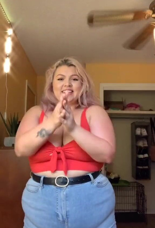 3. Beautiful Lexie Lemon Shows Cleavage in Sexy Red Crop Top and Bouncing Tits