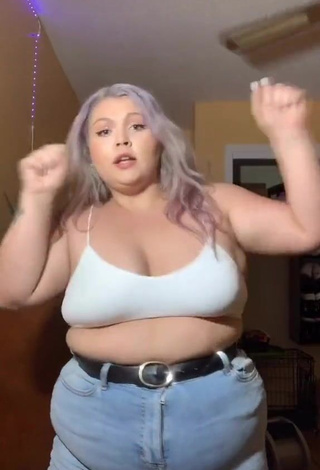 2. Amazing Lexie Lemon Shows Cleavage in Hot White Sport Bra and Bouncing Boobs