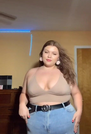 1. Elegant Lexie Lemon Shows Cleavage in Beige Crop Top and Bouncing Boobs