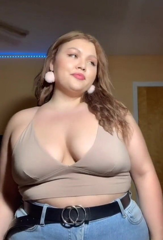 Elegant Lexie Lemon Shows Cleavage in Beige Crop Top and Bouncing Boobs