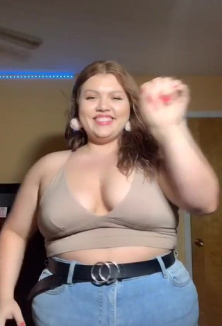 3. Elegant Lexie Lemon Shows Cleavage in Beige Crop Top and Bouncing Boobs