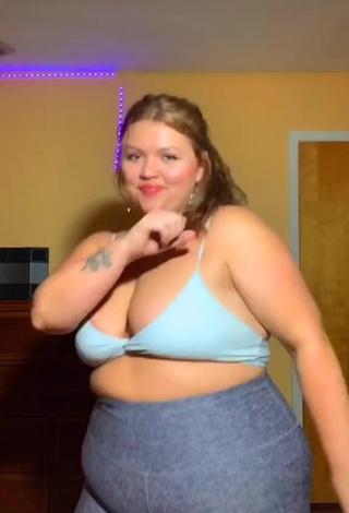 2. Irresistible Lexie Lemon Shows Cleavage in Blue Bra and Bouncing Boobs