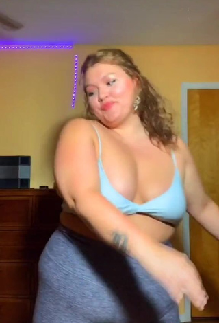 3. Irresistible Lexie Lemon Shows Cleavage in Blue Bra and Bouncing Boobs