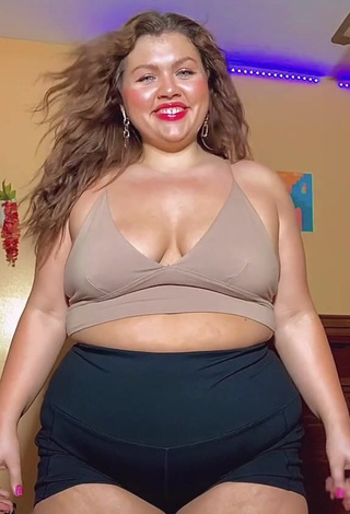 1. Captivating Lexie Lemon Shows Cleavage in Beige Crop Top and Bouncing Boobs