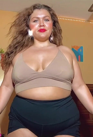 2. Captivating Lexie Lemon Shows Cleavage in Beige Crop Top and Bouncing Boobs