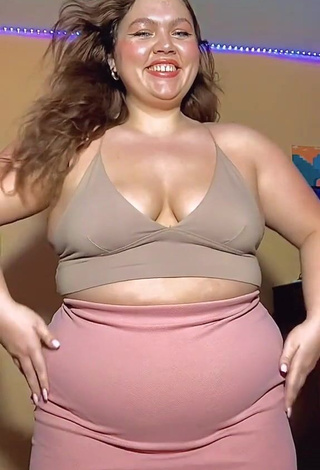 1. Attractive Lexie Lemon Shows Cleavage in Beige Crop Top and Bouncing Boobs