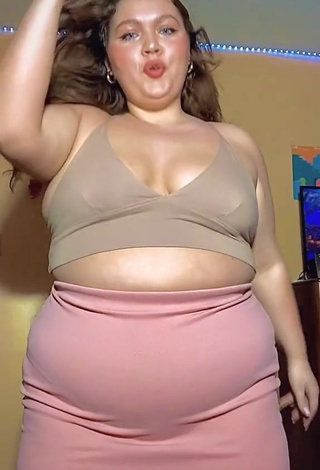 2. Attractive Lexie Lemon Shows Cleavage in Beige Crop Top and Bouncing Boobs