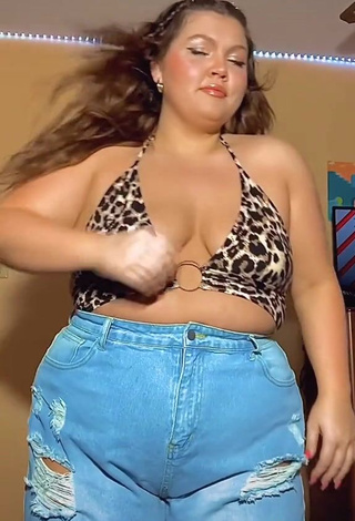 3. Seductive Lexie Lemon Shows Cleavage in Leopard Crop Top and Bouncing Breasts