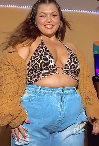 1. Cute Lexie Lemon Shows Cleavage in Leopard Crop Top and Bouncing Boobs