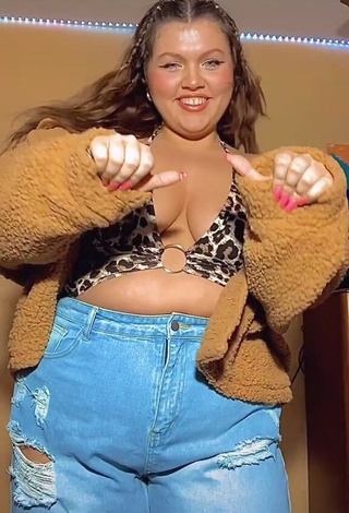 Cute Lexie Lemon Shows Cleavage in Leopard Crop Top and Bouncing Boobs