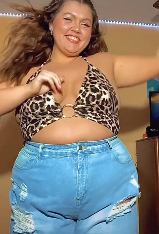 3. Pretty Lexie Lemon Shows Cleavage in Leopard Crop Top and Bouncing Tits