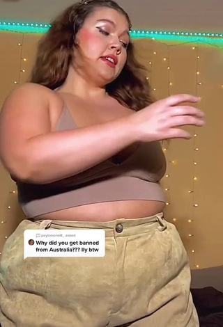 1. Sweetie Lexie Lemon Shows Cleavage in Beige Crop Top and Bouncing Tits