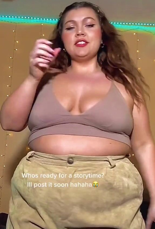 Sweetie Lexie Lemon Shows Cleavage in Beige Crop Top and Bouncing Tits