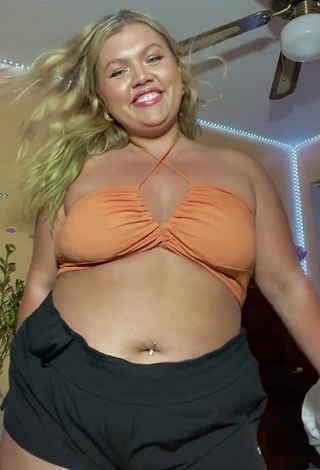 1. Amazing Lexie Lemon in Hot Peach Crop Top